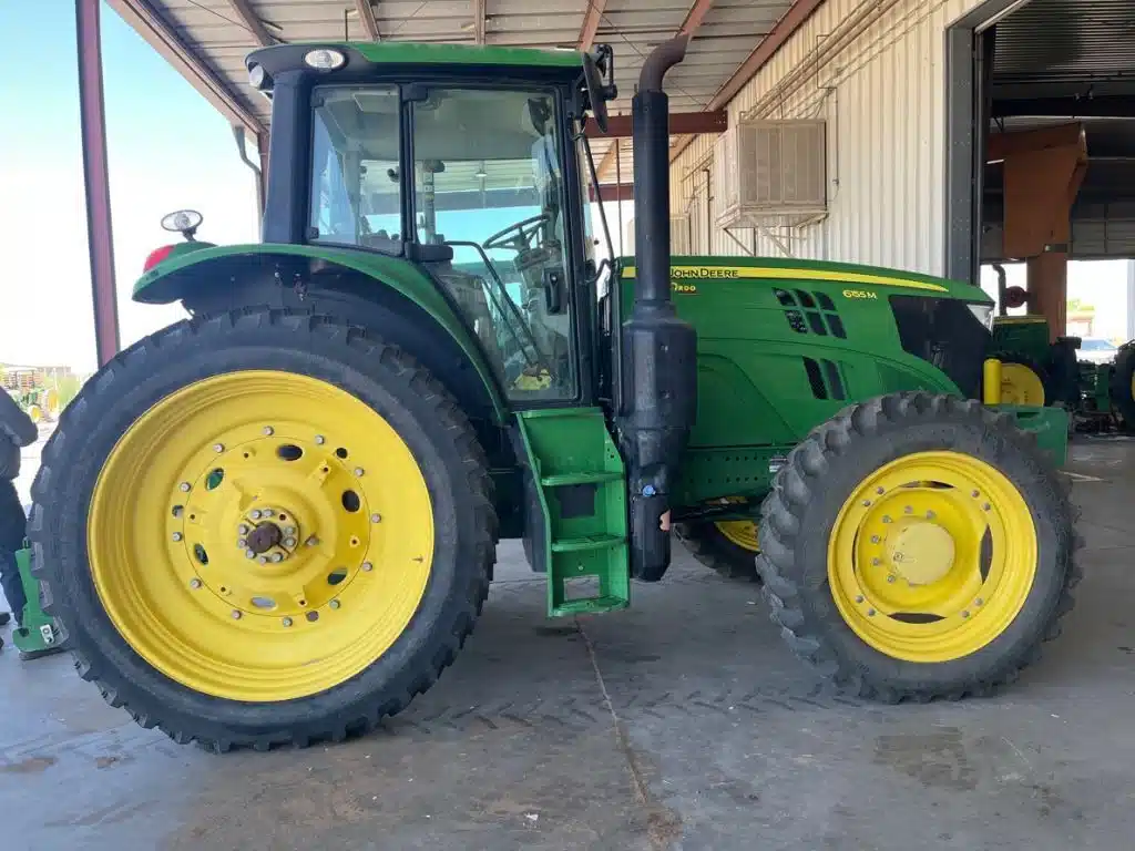Gallery image 2 for New 2021 John Deere 6155M Tractor