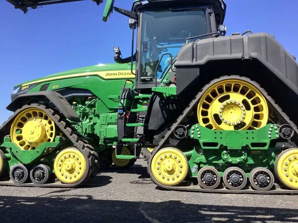 Gallery image 2 for Used 2024 John Deere 8R 370 Tractor