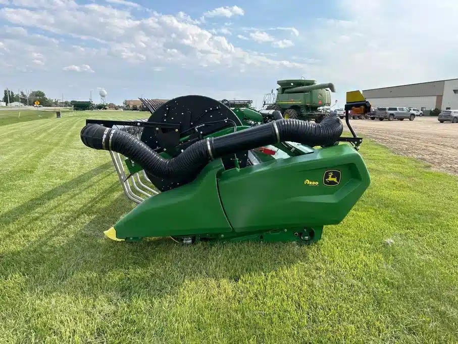 Gallery image 2 for Used 2024 John Deere RD45F Header Combine