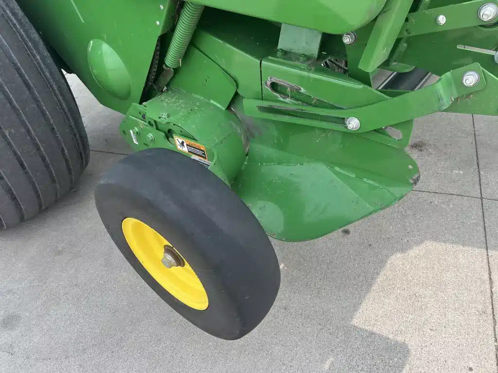 Gallery image 2 for Used 2023 John Deere 560M Round Baler