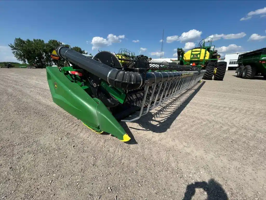 Gallery image 2 for Used 2022 John Deere HD40F Header - Draper