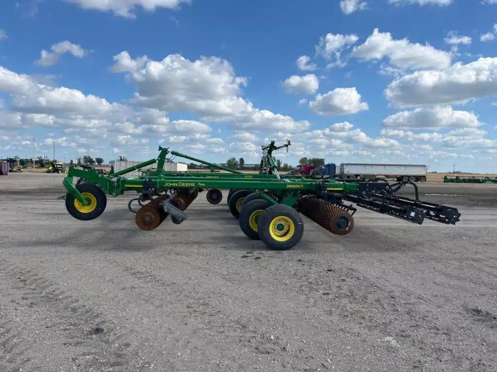 Gallery image 2 for Used 2022 John Deere 2660VT Vertical Tillage