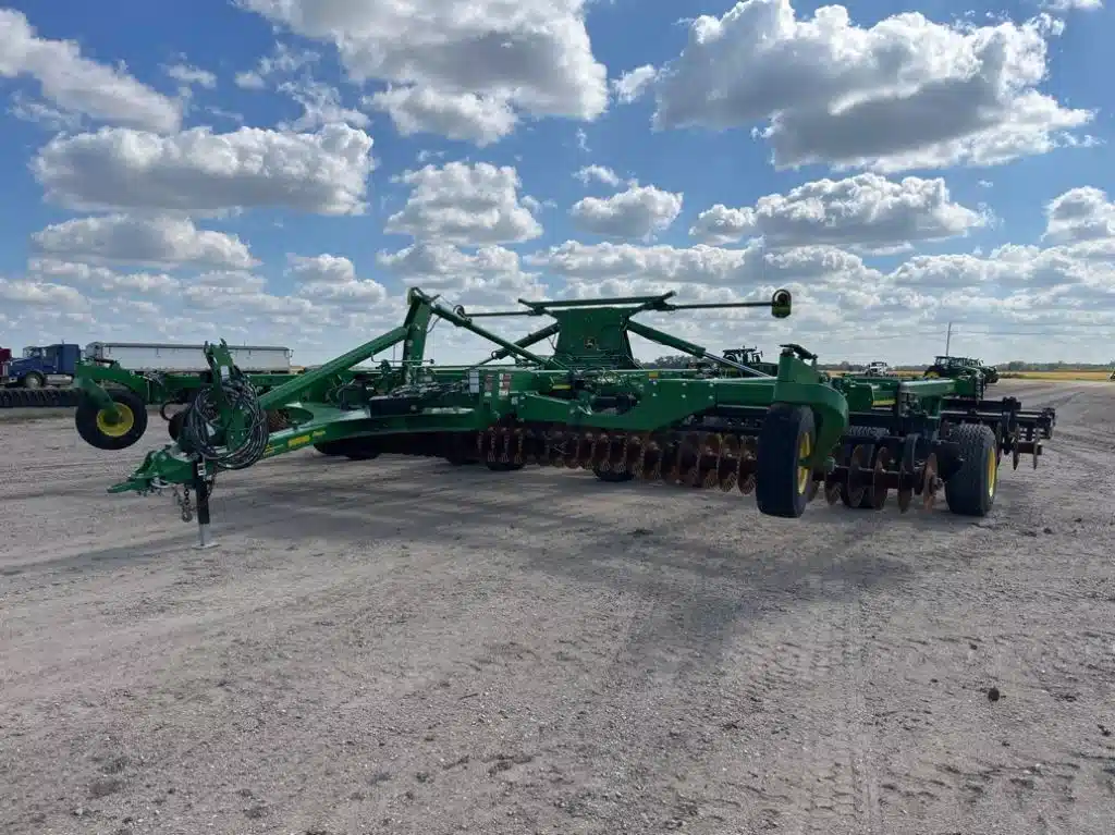 Gallery image 1 for Used 2022 John Deere 2660VT Vertical Tillage