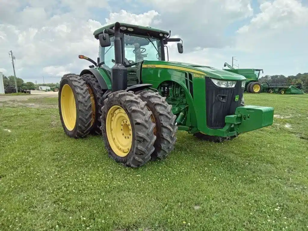 Gallery image 1 for Used 2011 John Deere 8260R Tractor
