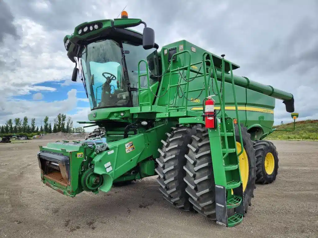 Gallery image 1 for Used 2015 John Deere S680 Combine