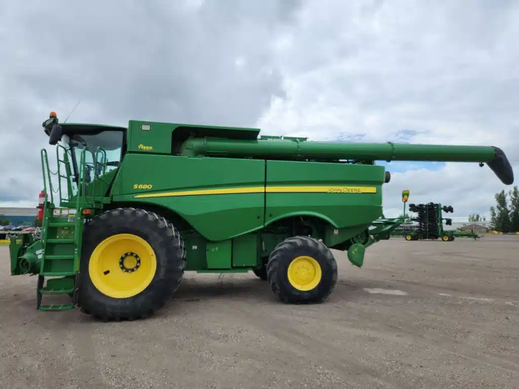 Gallery image 2 for Used 2015 John Deere S680 Combine
