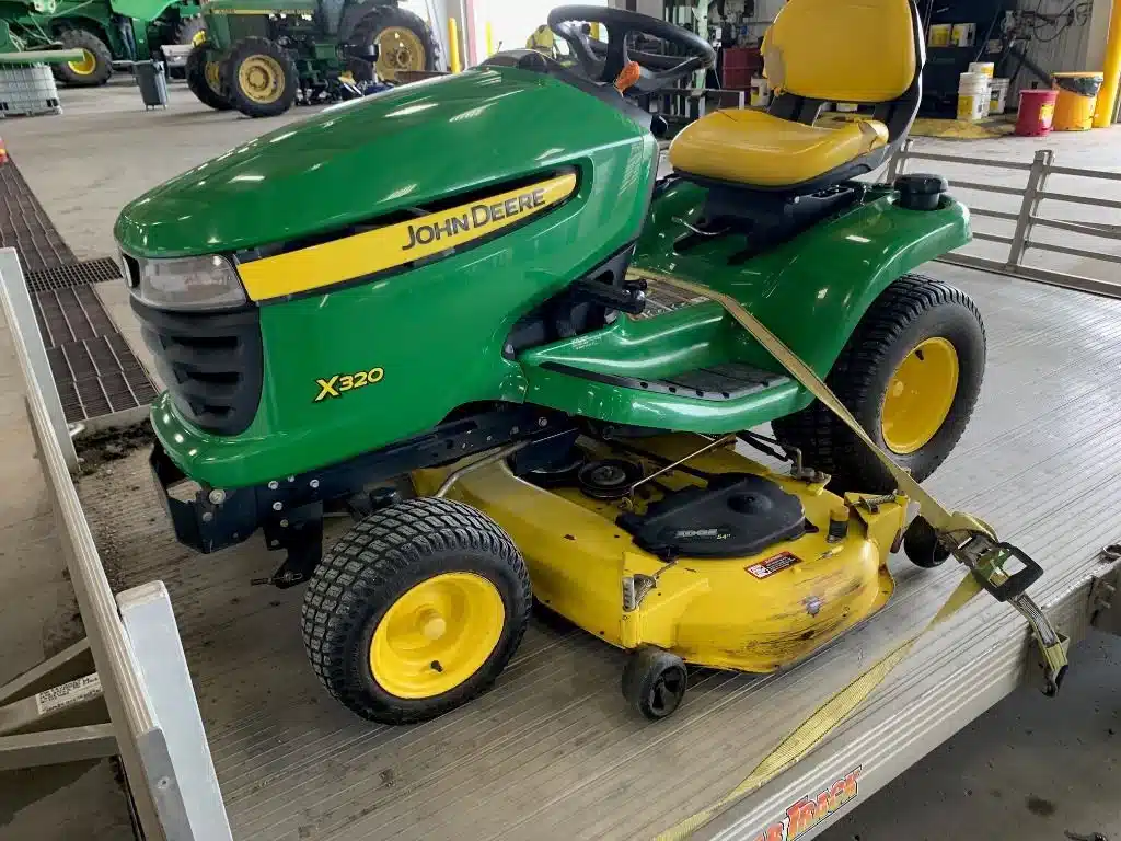 Gallery image 1 for Used 2012 John Deere X320 Lawn Tractor