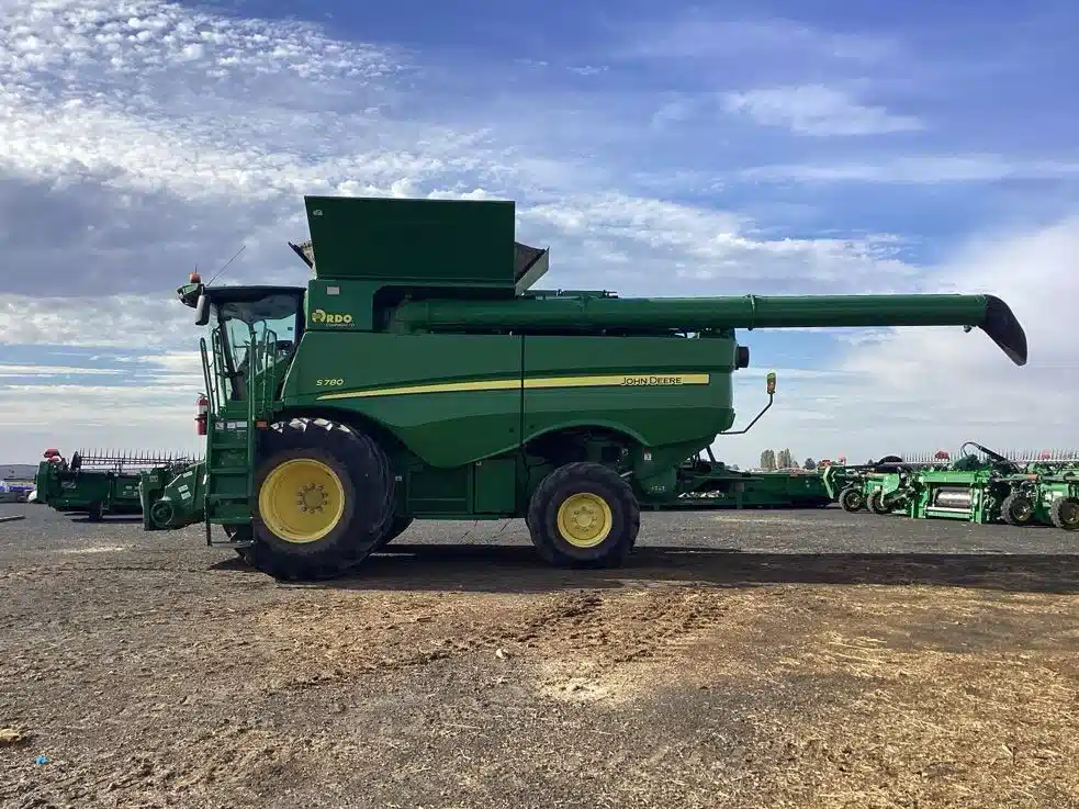 Gallery image 2 for Used 2018 John Deere S780 Combine