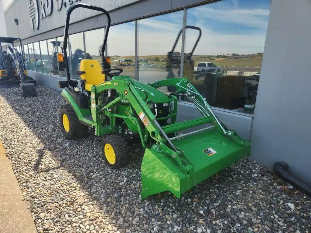 Gallery image 1 for New 2023 John Deere 1025R Tractor