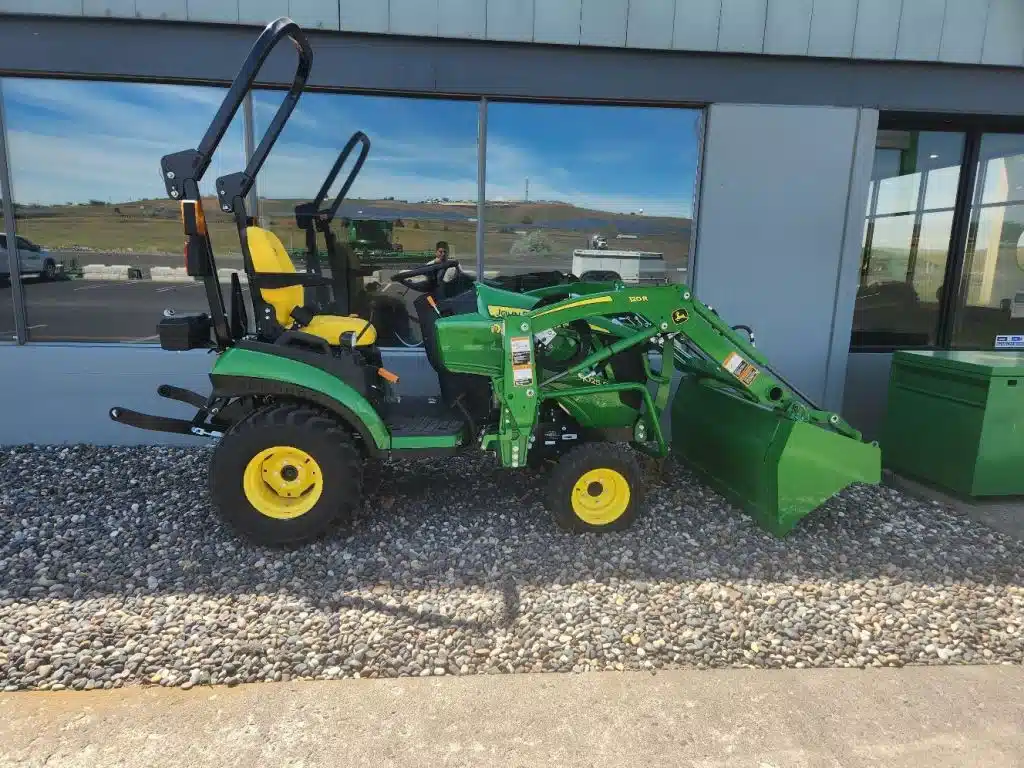 Gallery image 2 for New 2023 John Deere 1025R Tractor