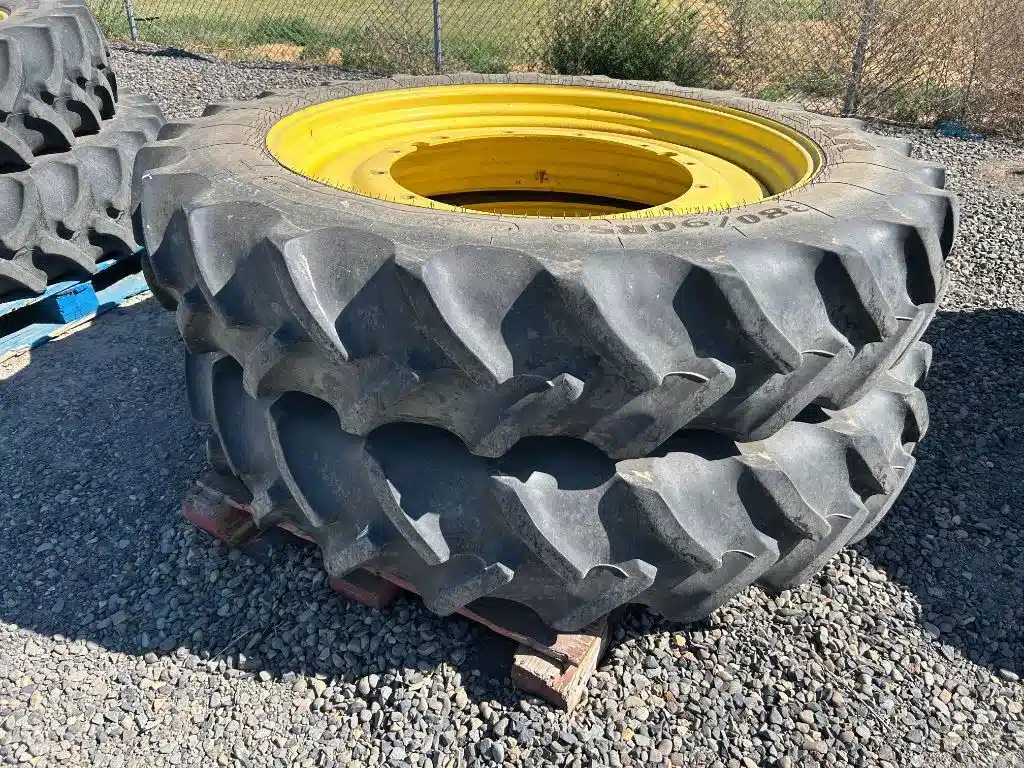 Gallery image 1 for 2020 John Deere 380 TIRES Tires