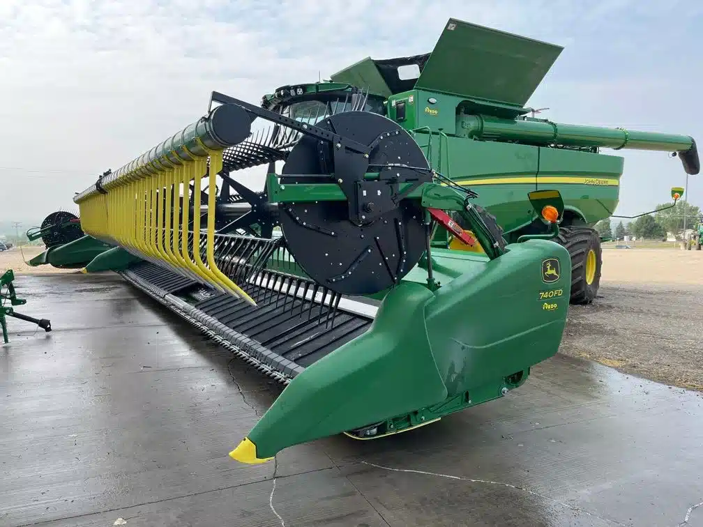 Gallery image 1 for Used 2019 John Deere 740FD Header - Draper