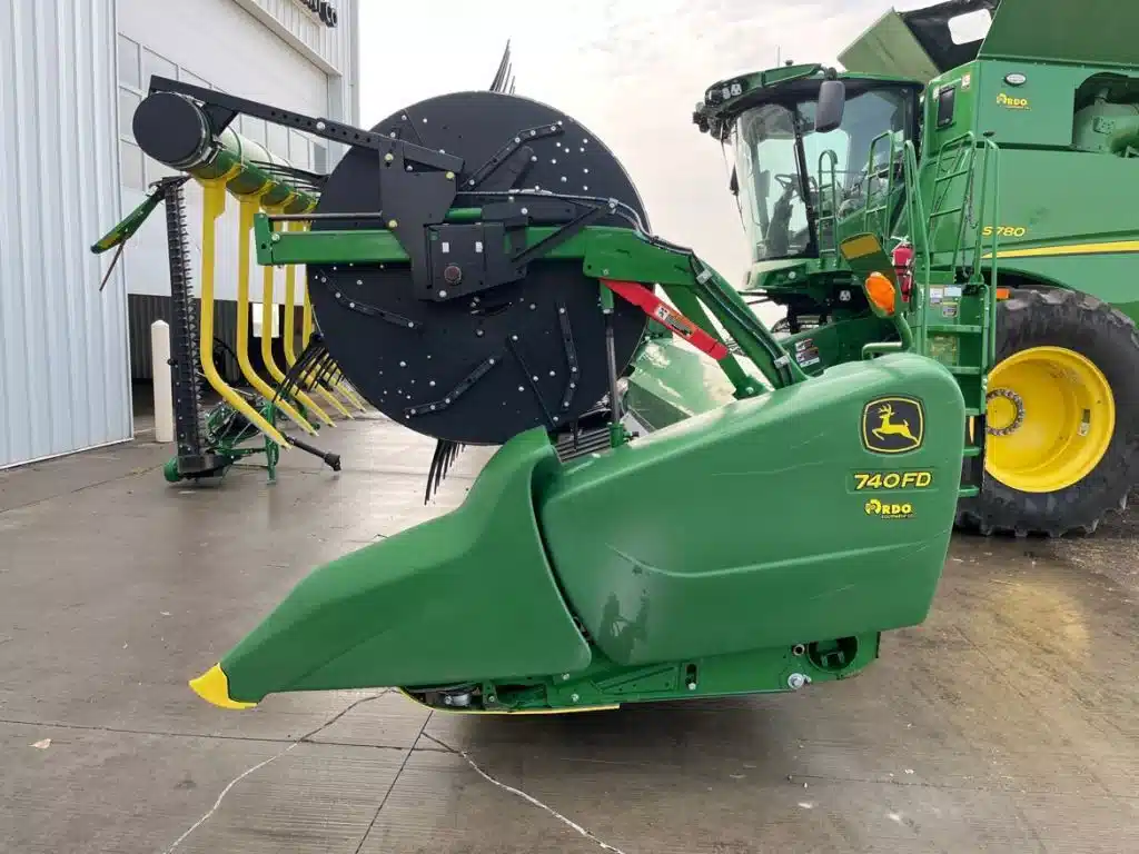 Gallery image 2 for Used 2019 John Deere 740FD Header - Draper
