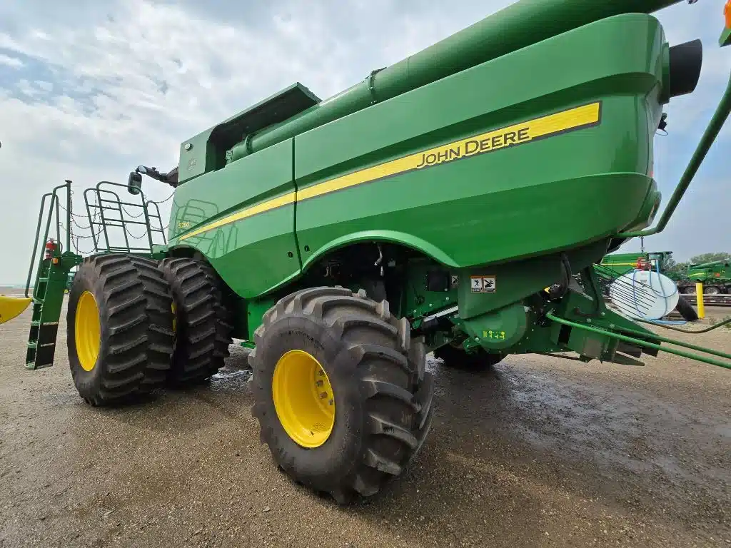 Gallery image 2 for Used 2022 John Deere S790 Combine