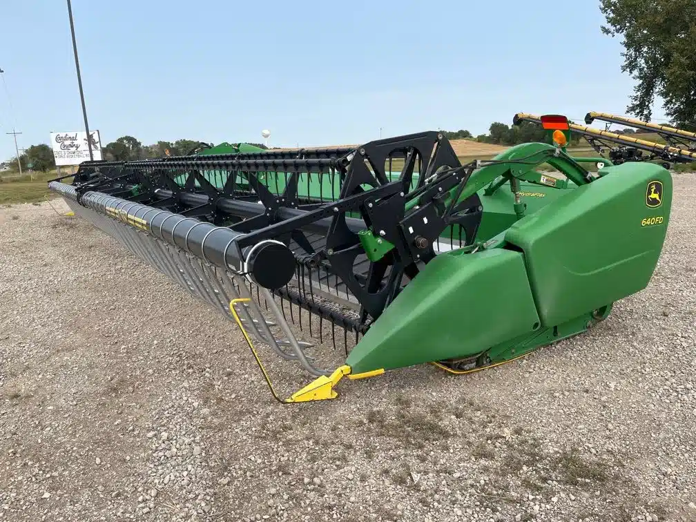 Gallery image 1 for Used 2014 John Deere 640FD Header - Draper