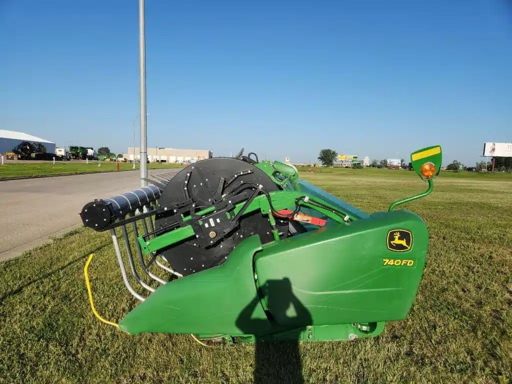 Gallery image 2 for Used 2020 John Deere 740FD Header - Draper