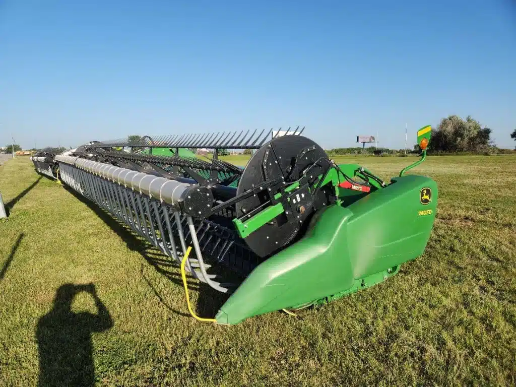 Gallery image 1 for Used 2020 John Deere 740FD Header - Draper