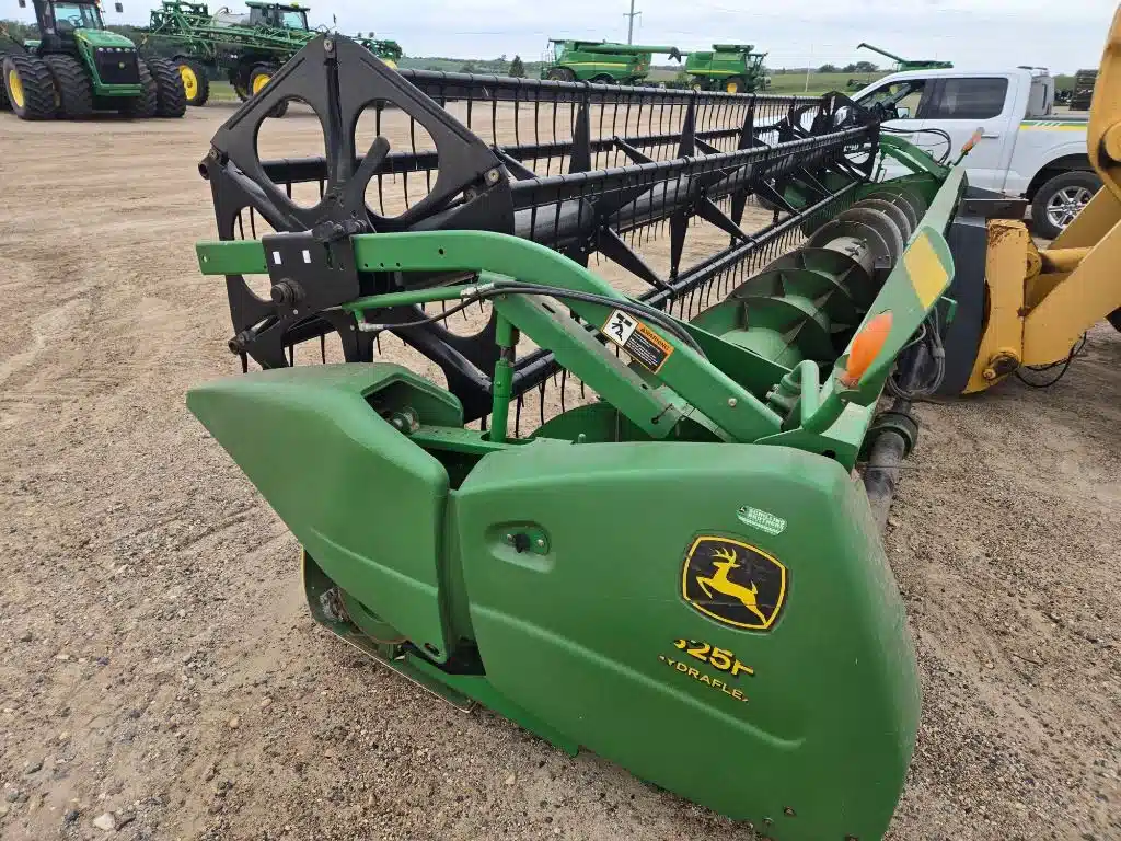 Gallery image 2 for Used 2004 John Deere 625F Header - Flex