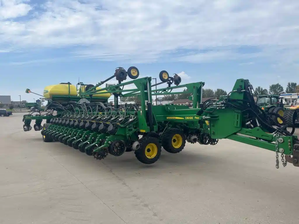 Gallery image 1 for Used 2018 John Deere DB66 Planter