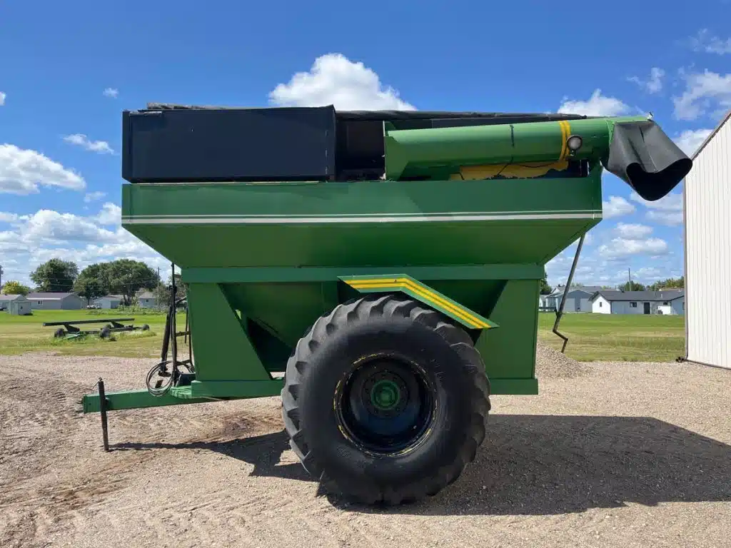 Gallery image 2 for Used 1995 E-Z Trail Z198415 Grain Cart