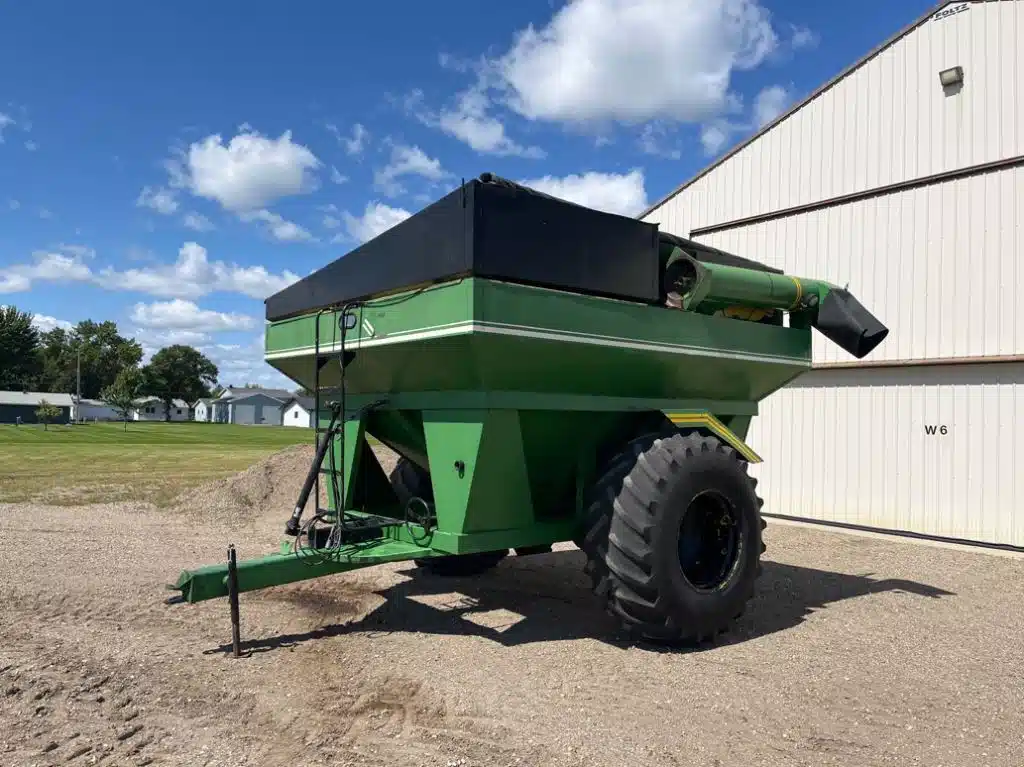Gallery image 1 for Used 1995 E-Z Trail Z198415 Grain Cart