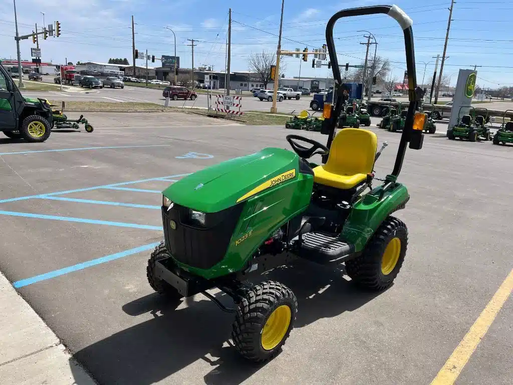 Gallery image 2 for New 2024 John Deere 1023E Tractor