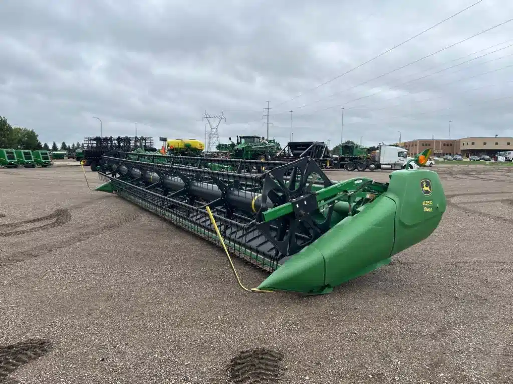Gallery image 1 for Used 2012 John Deere 635D Header - Draper