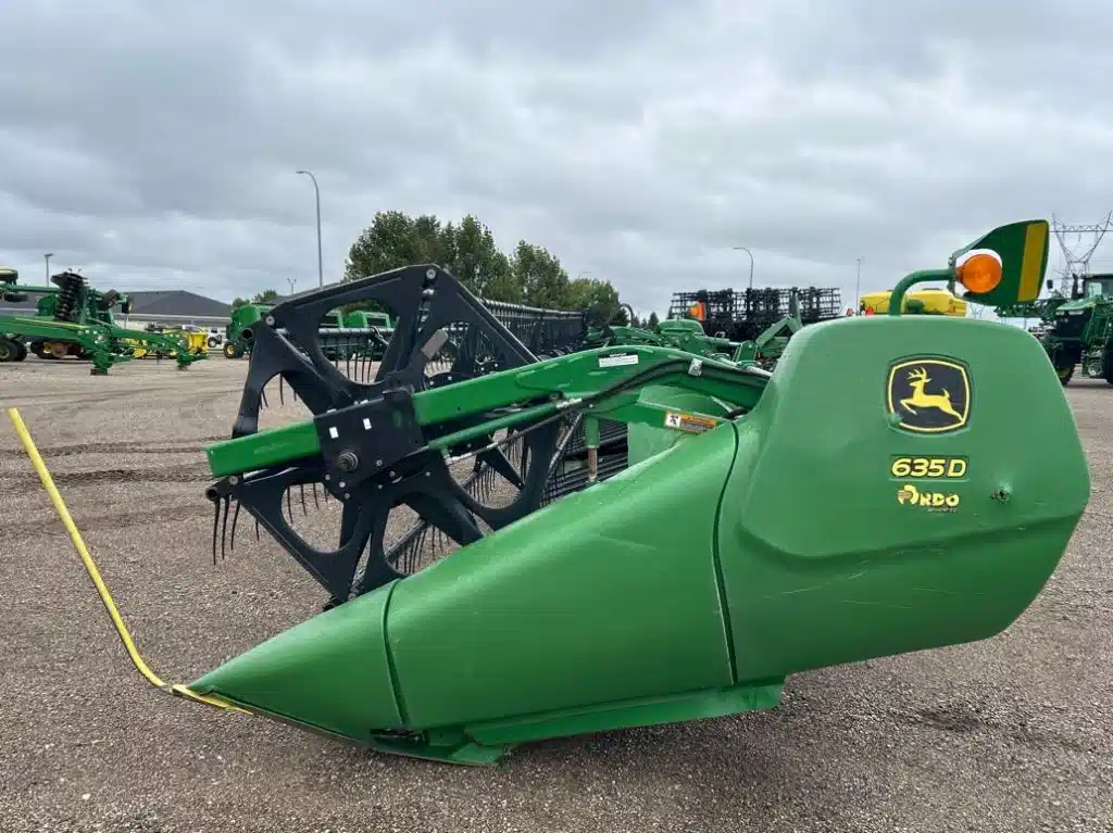Gallery image 2 for Used 2012 John Deere 635D Header - Draper
