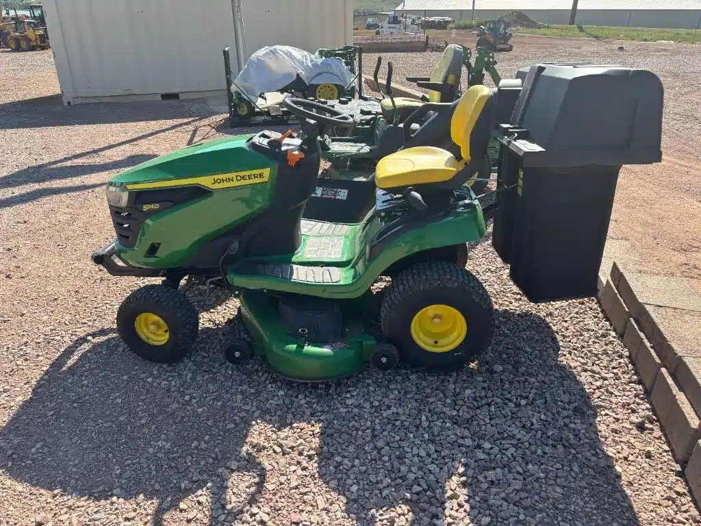 Gallery image 2 for 2023 John Deere S140 Lawn Tractor