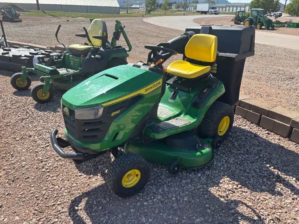 Gallery image 1 for 2023 John Deere S140 Lawn Tractor
