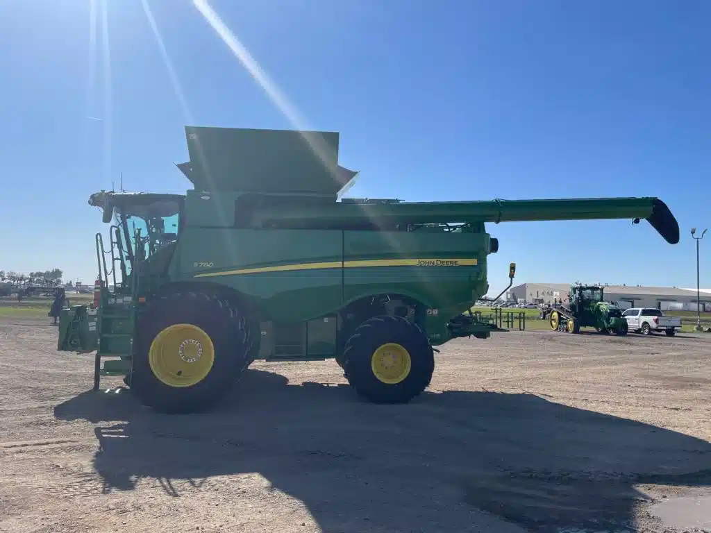 Gallery image 2 for Used 2024 John Deere S780 Combine
