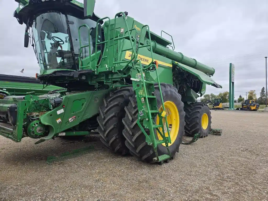 Gallery image 1 for 2022 John Deere X9 1000 Combine