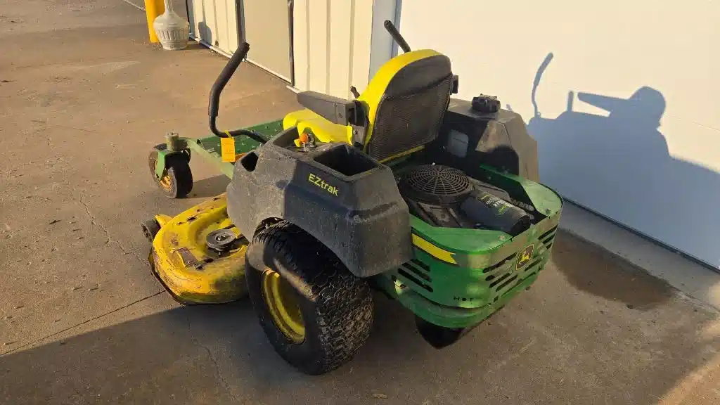 Gallery image 2 for Used 2013 John Deere Z445 Mower - Zero Turn
