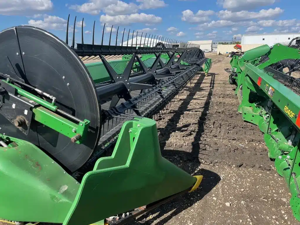 Gallery image 2 for Used 2015 John Deere 640FD Header - Draper