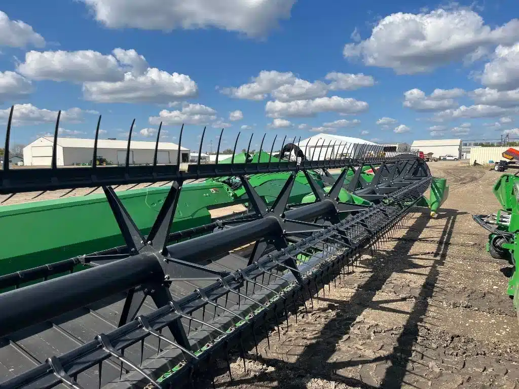Gallery image 1 for Used 2015 John Deere 640FD Header - Draper
