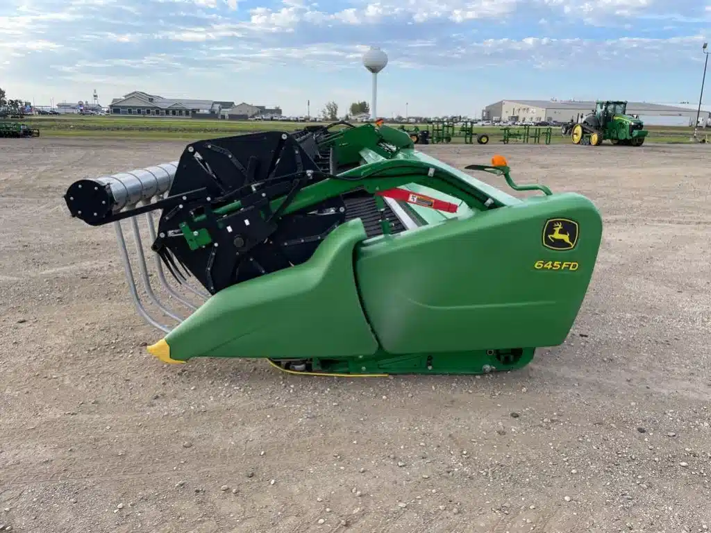 Gallery image 2 for Used 2017 John Deere 645FD Header - Draper