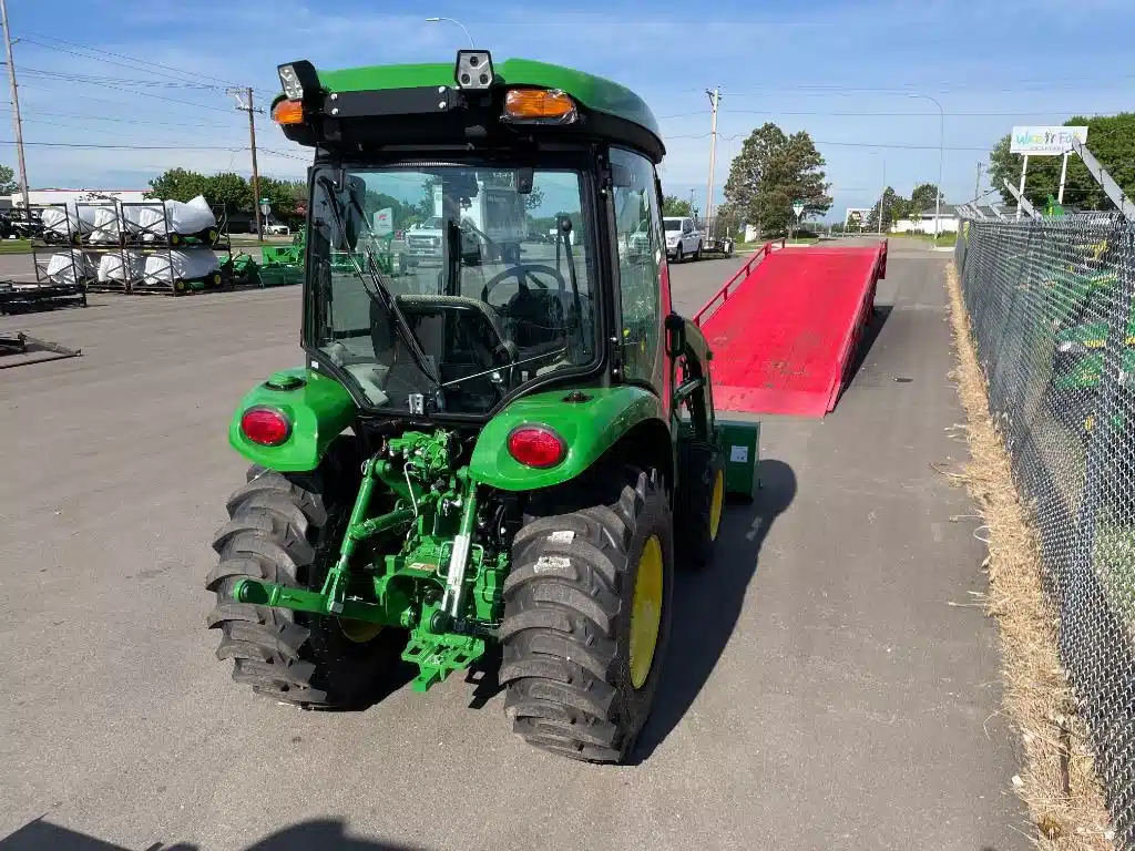Gallery image 2 for New 2024 John Deere 3039R Tractor