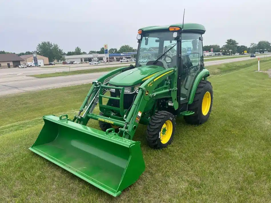 Gallery image 1 for New 2024 John Deere 3039R Tractor