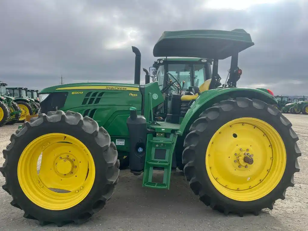 Gallery image 2 for New 2021 John Deere 6120M Tractor