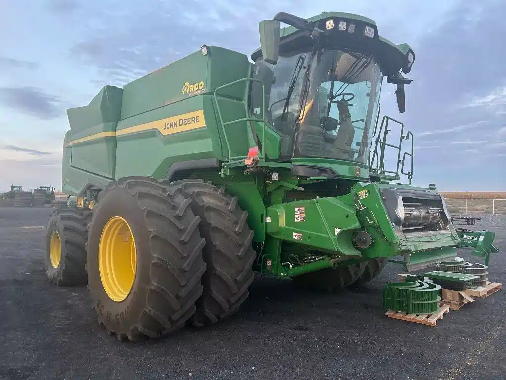 Gallery image 1 for Used 2025 John Deere S7 800 Combine