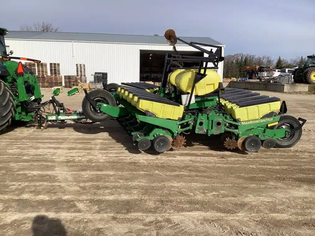 Gallery image 2 for Used 2004 Wil-Rich PT2200 Planter