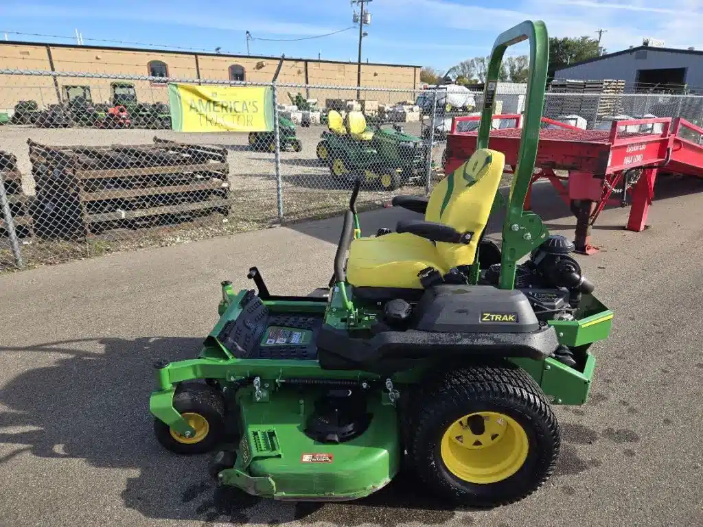 Gallery image 2 for Used 2023 John Deere Z740R Mower - Zero Turn