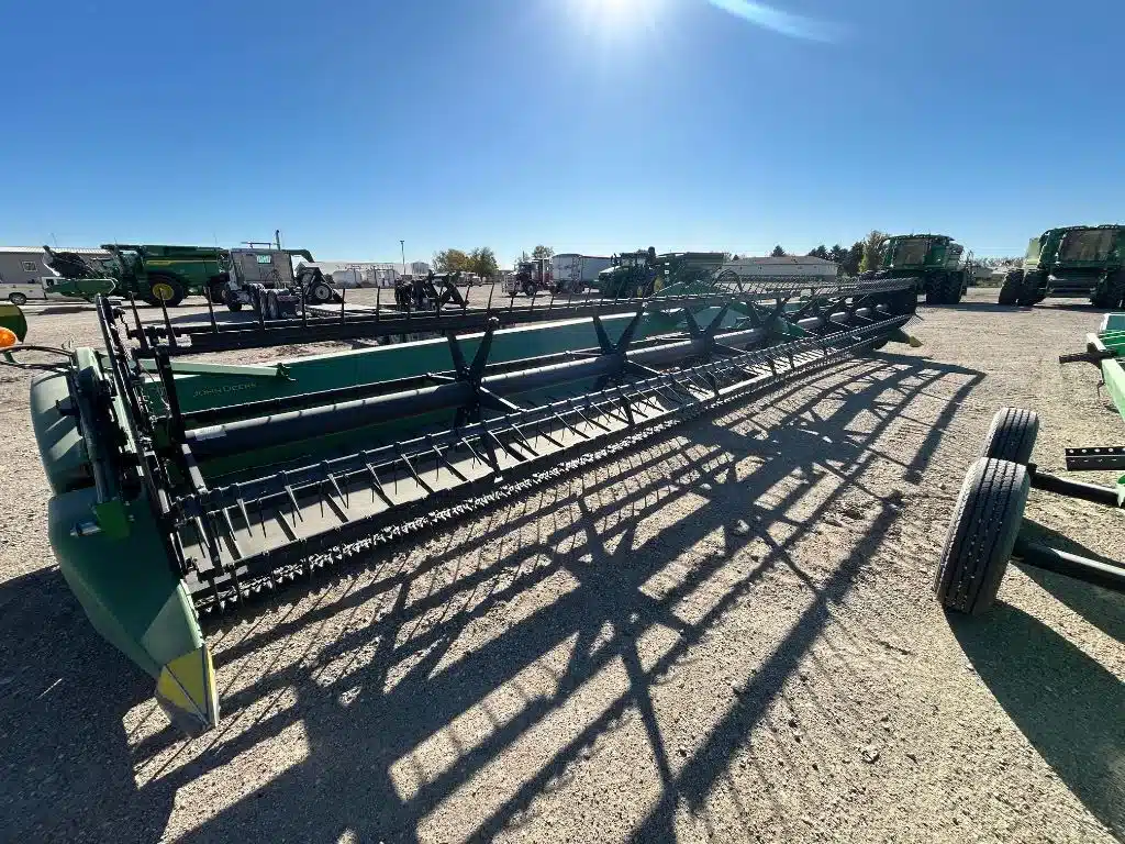 Gallery image 1 for Used 2014 John Deere 640FD Header - Draper