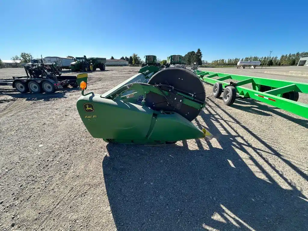 Gallery image 2 for Used 2014 John Deere 640FD Header - Draper