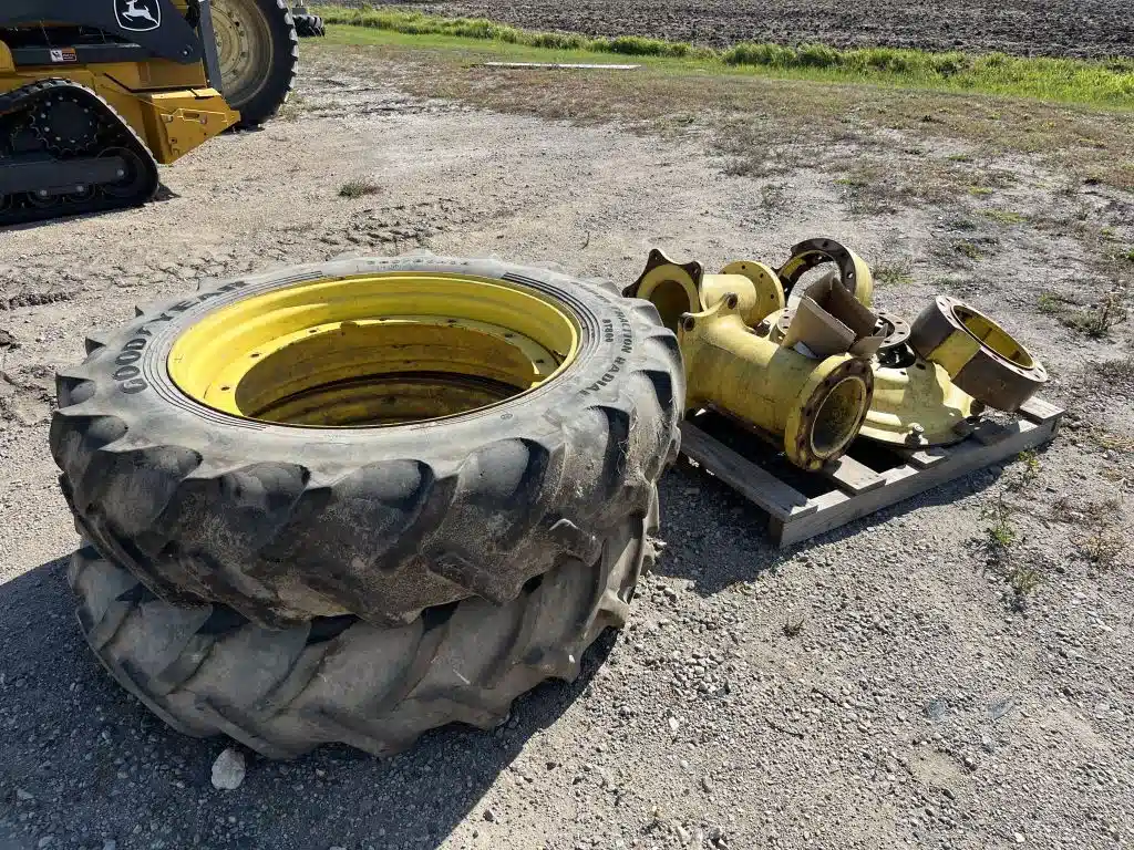 Gallery image 1 for Used Goodyear 380X38 FRON Tires