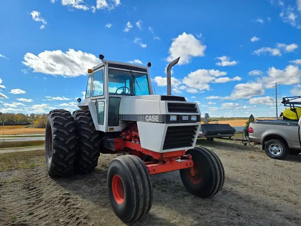 Gallery image 1 for Used 1983 Case IH 2390 Tractor