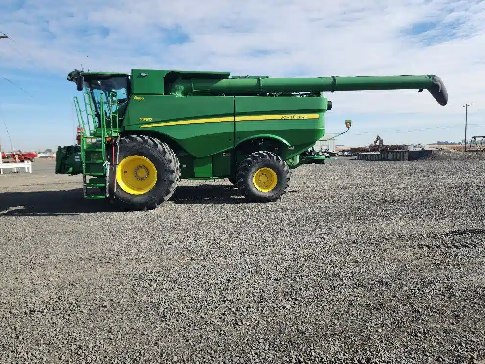 Gallery image 2 for 2024 John Deere S780 Combine