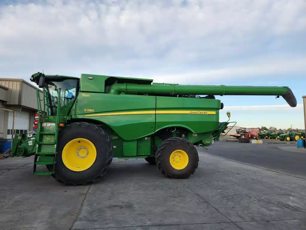 Gallery image 2 for 2024 John Deere S780 Combine