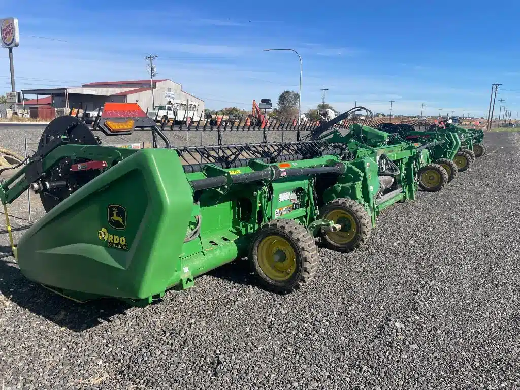 Gallery image 2 for Used 2024 John Deere HD35R Header - Flex Draper