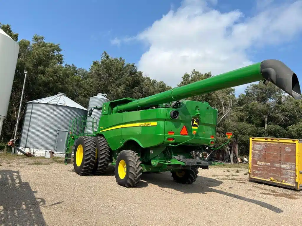 Gallery image 2 for Used 2022 John Deere S770 Combine